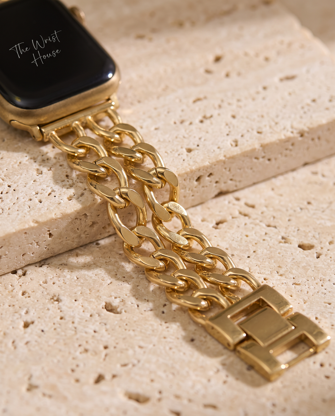 Close-up of the curb chain and flat links